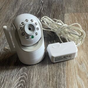 Infant Optics DXR-8 camera